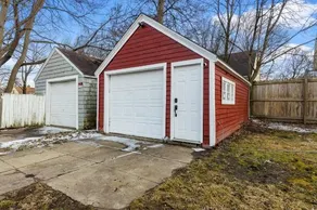SUPERB 3 Bedroom Home with Game Room Close to Downtown Sleeps 6 - Image 5