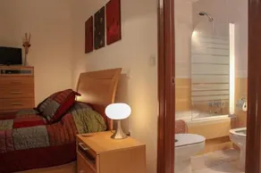Modern Garden Apartment - Image 4
