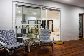 Beautiful Pet Friendly 1BR Cottage With Patio - Image 2