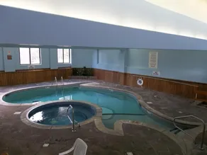 Carriage House Motor Inn - Image 4