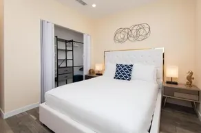 Private, Charming 2BR/2.5BA House with Outdoor Patio - Image 3