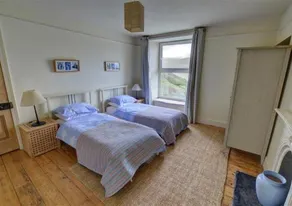 Middle Apartment - Image 5