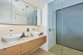 Waterfront Pearl Suite 2 Bed Luxury Apt - Image 5