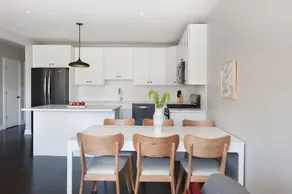 Deluxe Wicker Park Suites by Sonder - Image 4