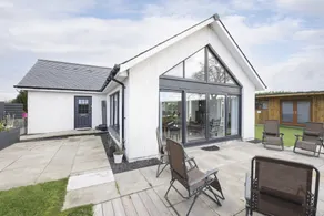 Luxurious & Spacious 3BR House with a Hot Tub - Image 5