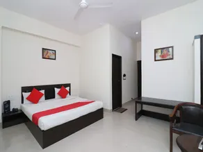 Hotel Millennium by OYO Rooms - Image 4