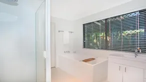 FABULOUS HOLIDAY HIDEAWAY - COOLUM BEACH - Image 3