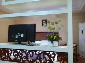Wannian The Pine Greeting Guests Boutique Hotel - Image 4