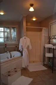 The Lindley House Garden Cottages - Image 4