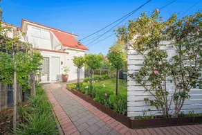 Beach Haven Gorgeous 2 Bedroom House - Image 2