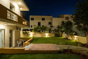 Manos Beachside Apartments - Image 3