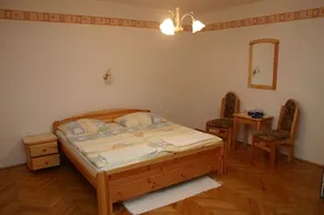 Park Hotel And Restaurant - Image 1