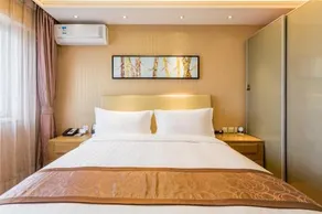 Peninsula Season Hotel Apartment - Image 4