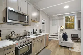 Sleek and Cozy 1BR Apartment - Hartrey G - Image 5