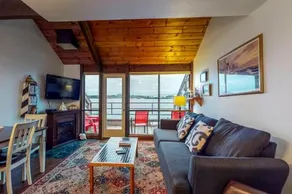 Yaquina Bay Getaway - Image 4