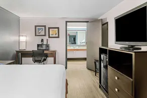 Rodeway Inn & Suites, Saginaw - Image 5