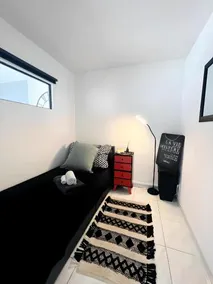 Chambre dans appartement avec vue sur le port - Image 5