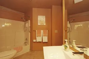Menzie's Manor - Image 5