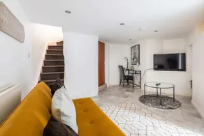 Bright & Quirky 3BD Home Wellington Terrace - Image 4