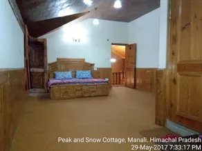 Peak And Snow Cottage - Image 5