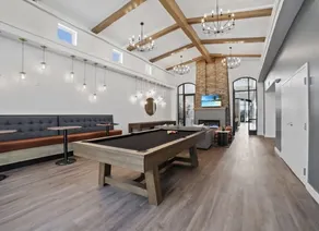 Glamorous 2B2BA with patio views and gym - Image 4