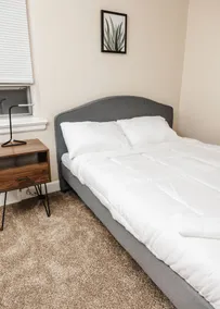 Convenient Apt W/shopping, Dining & Freeways - Image 2