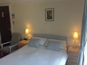 Miramar Guesthouse - Image 4