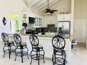 Remarkable 3-bed Villa in Christ Church - Image 4