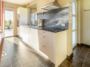 Ideal Holiday Home in Gijverinkhove with Terrace, Garden - Image 2