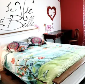 BedinReims elegant green bottle quiet and close to center free parking and wifi free ideal 5 a 9 Adu - Image 5