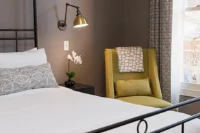 Townsman Hotel Poe Room - Image 5