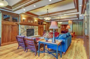 Eagle Springs East 201: Horsetail Suite - Image 4