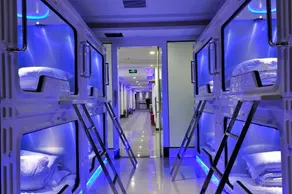 Pengheng Space Capsules Hotel - Image 3