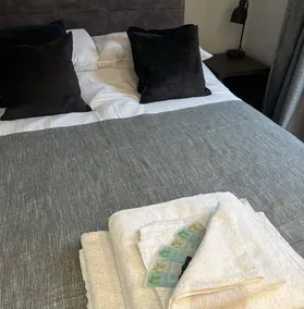 Cozy Two Bedroom Chalet in Sidmouth - Image 3