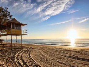 Snapper Rocks Studio Number 10 - Studio style accommodation - Easy walk to beaches, clubs, cafes, restaurants and shopping, Coolangatta, Rainbow and Tweed Heads - Image 2