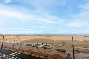 Spacious Apartment With Terrace and Sea-view - Image 2