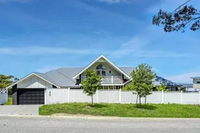 Luxury & plush lifestyle 5 Bedroom house in Mt Eliza - Image 3
