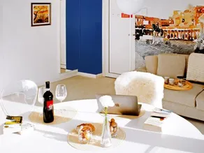 Valarin Napoli - Image 3