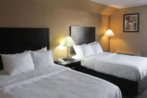 Days Inn & Suites by Wyndham Cincinnati - Image 4