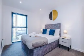 Axium Suite: Modern 2 bed in Birmingham City Centre. Perfect for Business, Family and Leisure Stays - Image 2