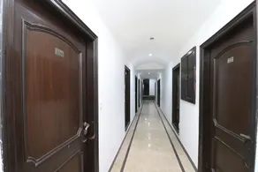 Hotel Kishore International by OYO Rooms - Image 4