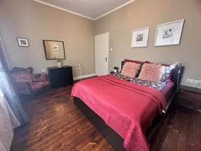 Top Center Artistic Apartment - Image 2