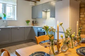 Sundial Cottage - sleeps 4 guests  in 2 bedrooms - Image 2