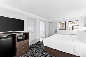 Days Inn & Suites by Wyndham Schaumburg - Image 4