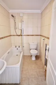Ground Floor Victorian Apartment - Image 4