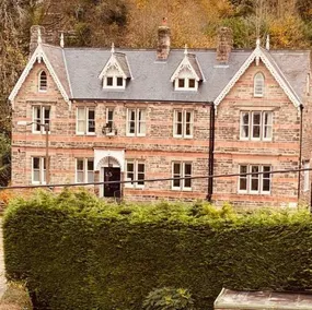 Luxury Chocolate Box Country Cottage Alton Village - Image 2