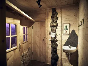 Felsenhutte Modern Retreat - Image 2