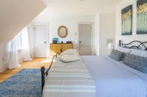Breathtaking Modern & Luxurious B&B - Image 2