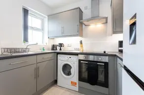 Pillo Rooms Apartments - Trafford - Image 2