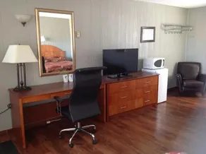 Chateau Guay Motel & Restaurant - Image 2